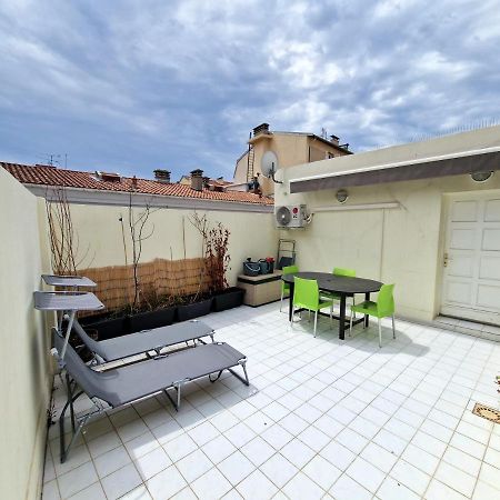 Plein centre Appartement climatisé et spacieux avec grande terrasse sur le toit à Niza Exterior foto